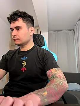 Snapshot of MatMalonne chatting on January 6, 6:28 am MatMalonne online show from January 6, 6:28 am