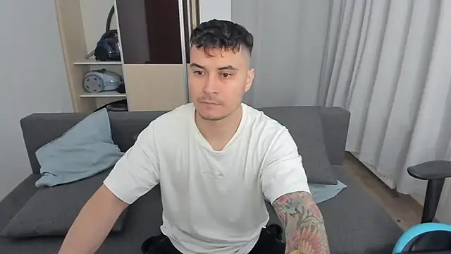 Snapshot of MatMalonne chatting on January 8, 6:48 am MatMalonne online show from January 8, 6:48 am