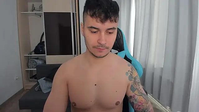 Snapshot of MatMalonne chatting on January 12, 7:24 am MatMalonne online show from January 12, 7:24 am