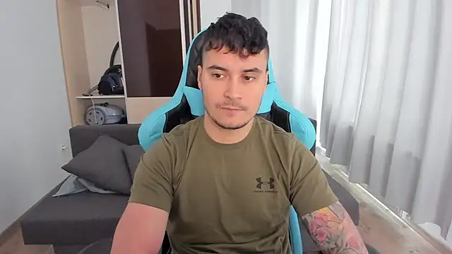 Snapshot of MatMalonne chatting on January 13, 8:52 am MatMalonne online show from January 13, 8:52 am