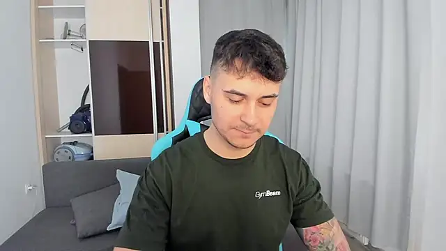 Snapshot of MatMalonne chatting on February 5, 9:47 am MatMalonne online show from February 5, 9:47 am