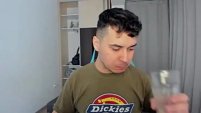 Snapshot of MatMalonne chatting on February 9, 5:44 am MatMalonne online show from February 9, 5:44 am