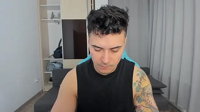 Snapshot of MatMalonne chatting on February 10, 6:17 am MatMalonne online show from February 10, 6:17 am