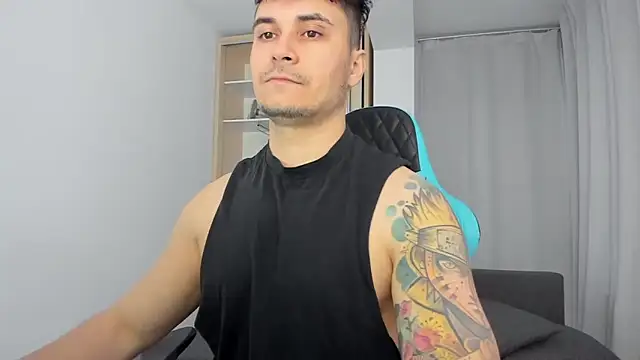 Snapshot of MatMalonne chatting on February 13, 1:18 pm MatMalonne online show from February 13, 1:18 pm