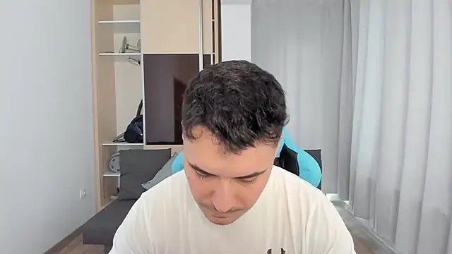 Snapshot of MatMalonne chatting on February 19, 1:51 pm MatMalonne online show from February 19, 1:51 pm