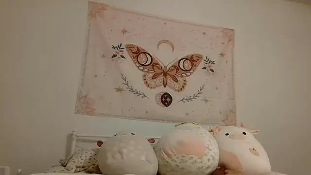 averietheangel online show from January 6, 7:45 pm