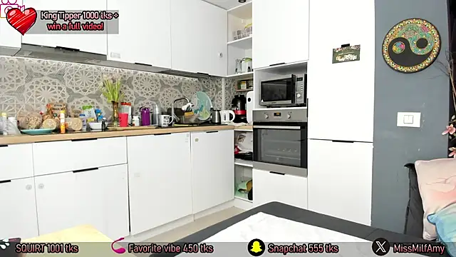 Snapshot of AmySuperHeroes chatting on February 19, 8:33 am AmySuperHeroes online show from February 19, 8:33 am