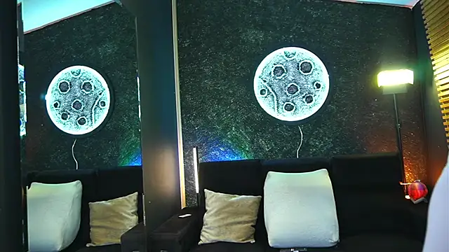 Snapshot of MassimoWalton2 chatting on March 9, 12:53 pm MassimoWalton2 online show from March 9, 12:53 pm