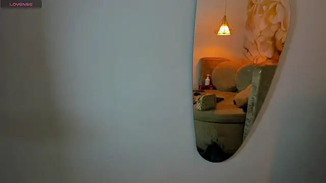 melaniecooperr online show from January 15, 3:55 am