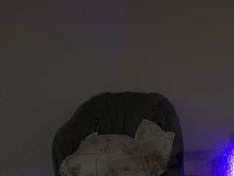 Snapshot of 6igsticc9inch chatting on February 19, 2:12 am 6igsticc9inch online show from February 19, 2:12 am