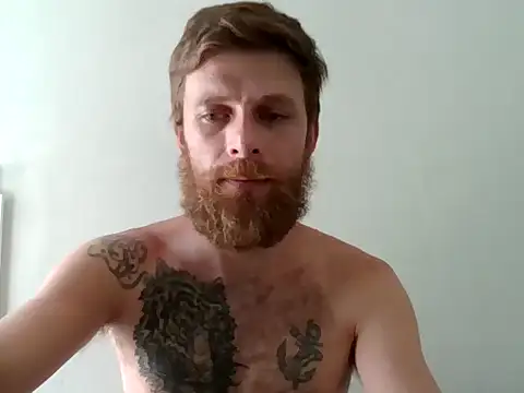 Snapshot of SkullTatto chatting on February 3, 1:16 pm SkullTatto online show from February 3, 1:16 pm