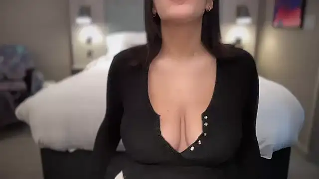 Snapshot of lilylush24 chatting on February 8, 4:32 pm lilylush24 online show from February 8, 4:32 pm