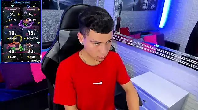 Snapshot of salvadorgomezx chatting on December 2, 3:15 am salvadorgomezx online show from December 2, 3:15 am