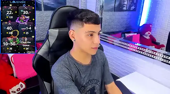 Snapshot of salvadorgomezx chatting on December 2, 9:39 pm salvadorgomezx online show from December 2, 9:39 pm