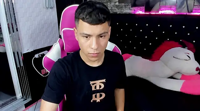 Snapshot of salvadorgomezx chatting on December 5, 8:33 pm salvadorgomezx online show from December 5, 8:33 pm