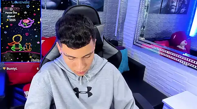 Snapshot of salvadorgomezx chatting on December 9, 10:54 am salvadorgomezx online show from December 9, 10:54 am