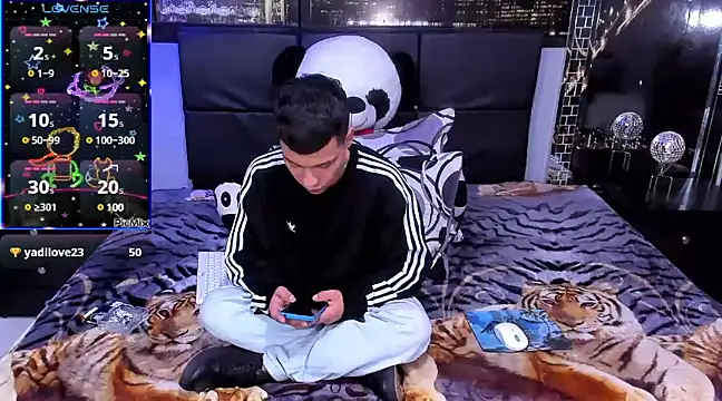 Snapshot of salvadorgomezx chatting on December 13, 9:02 am salvadorgomezx online show from December 13, 9:02 am