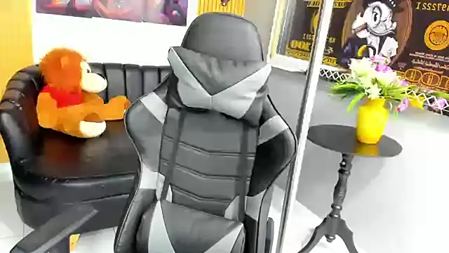 Snapshot of salvadorgomezx chatting on December 17, 7:48 pm salvadorgomezx online show from December 17, 7:48 pm