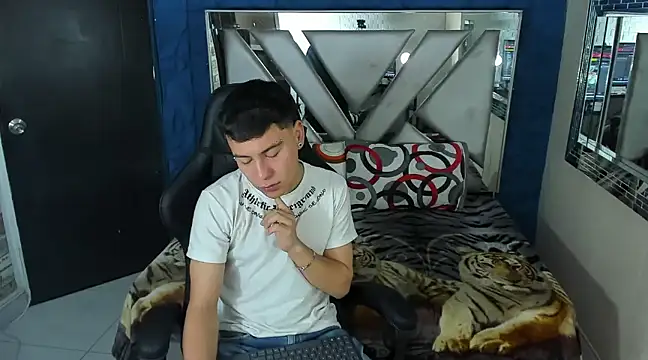 Snapshot of salvadorgomezx chatting on January 23, 12:52 pm salvadorgomezx online show from January 23, 12:52 pm