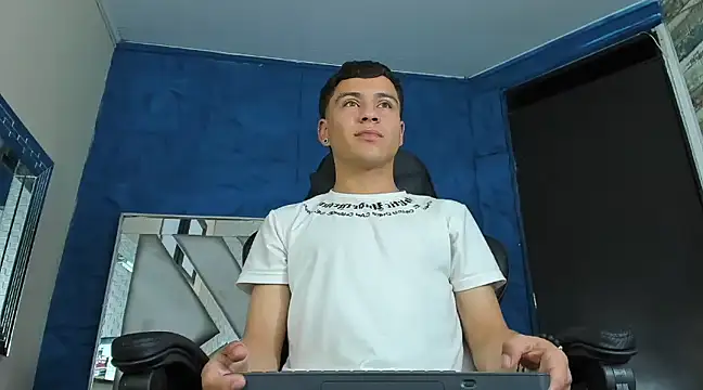 Snapshot of salvadorgomezx chatting on January 23, 6:56 pm salvadorgomezx online show from January 23, 6:56 pm