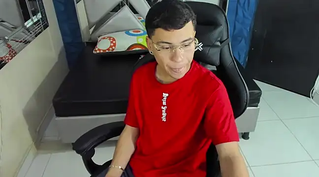 Snapshot of salvadorgomezx chatting on January 25, 2:03 pm salvadorgomezx online show from January 25, 2:03 pm