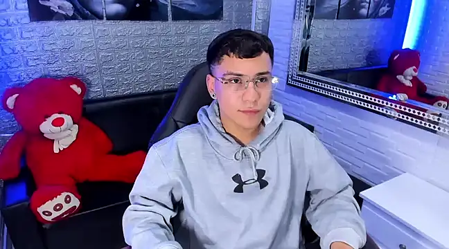 Snapshot of salvadorgomezx chatting on February 4, 2:28 am salvadorgomezx online show from February 4, 2:28 am