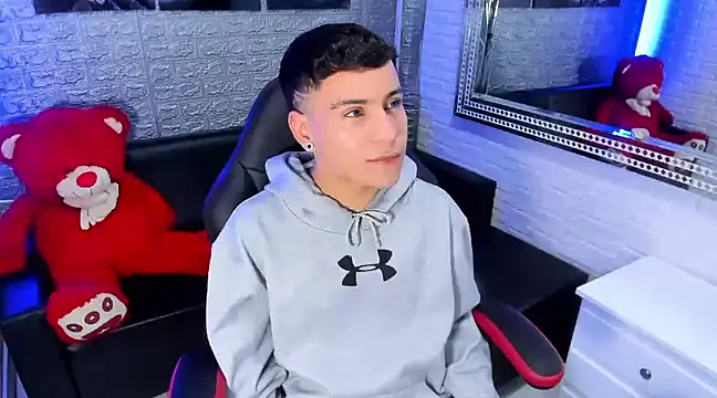 Snapshot of salvadorgomezx chatting on February 4, 7:51 am salvadorgomezx online show from February 4, 7:51 am