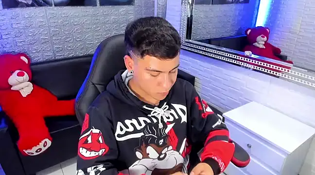 Snapshot of salvadorgomezx chatting on February 5, 5:41 am salvadorgomezx online show from February 5, 5:41 am