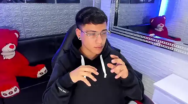 Snapshot of salvadorgomezx chatting on February 12, 8:06 am salvadorgomezx online show from February 12, 8:06 am