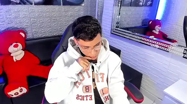 Snapshot of salvadorgomezx chatting on February 14, 9:34 am salvadorgomezx online show from February 14, 9:34 am