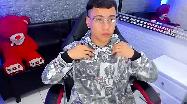 Snapshot of salvadorgomezx chatting on February 19, 2:01 am salvadorgomezx online show from February 19, 2:01 am