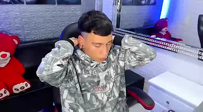 Snapshot of salvadorgomezx chatting on February 19, 8:55 am salvadorgomezx online show from February 19, 8:55 am