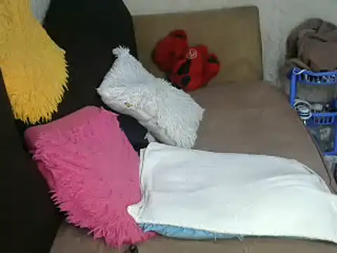 Snapshot of Soft_gal12 chatting on March 10, 11:53 am Soft gal12 online show from March 10, 11:53 am