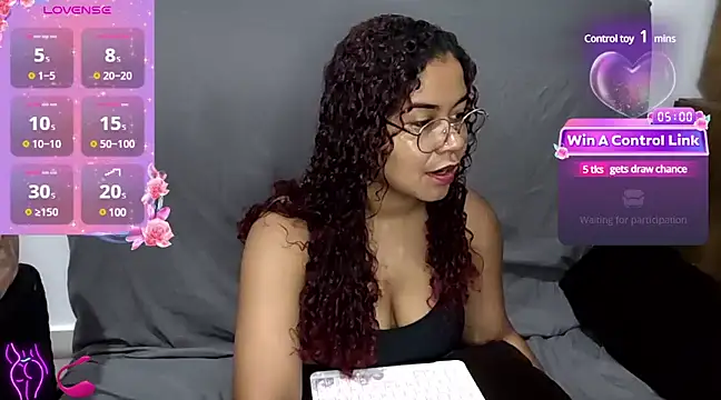 VitoriaFernandes online show from January 12, 3:57 pm