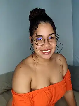 VitoriaFernandes online show from March 4, 2:49 am