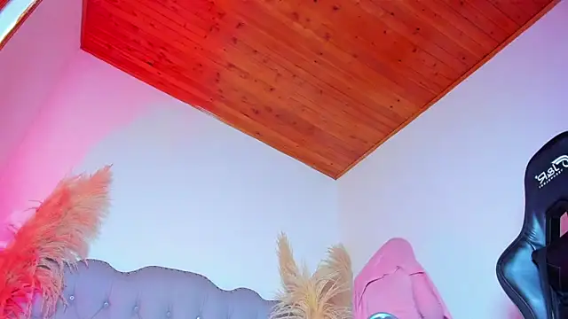 Tahiraa  online show from April 1, 1:23 pm