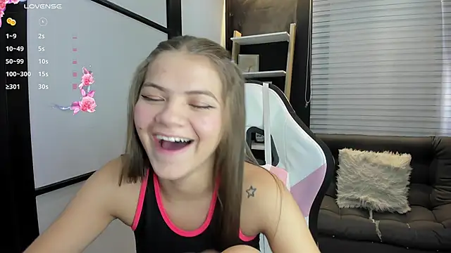 Snapshot of PaigeJayden chatting on January 16, 8:36 pm PaigeJayden online show from January 16, 8:36 pm