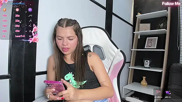 Snapshot of PaigeJayden chatting on January 25, 8:10 pm PaigeJayden online show from January 25, 8:10 pm