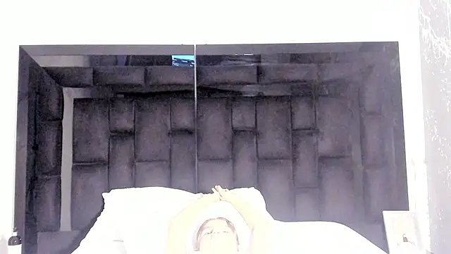 Snapshot of PaigeJayden chatting on February 1, 6:00 am PaigeJayden online show from February 1, 6:00 am