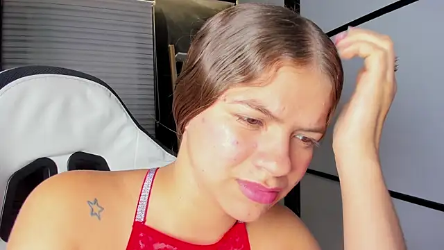 Snapshot of PaigeJayden chatting on February 12, 2:35 am PaigeJayden online show from February 12, 2:35 am