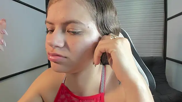 Snapshot of PaigeJayden chatting on March 12, 3:02 am PaigeJayden online show from March 12, 3:02 am