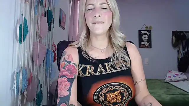 yulieth anamar online show from January 2, 10:11 pm