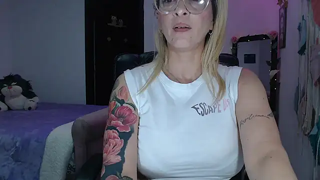 yulieth anamar online show from March 16, 1:38 am