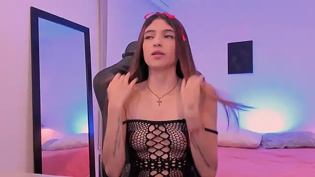 sofiarouge online show from November 21, 8:07 pm