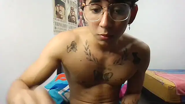 Snapshot of Dillom420 chatting on January 29, 3:44 am Dillom420 online show from January 29, 3:44 am