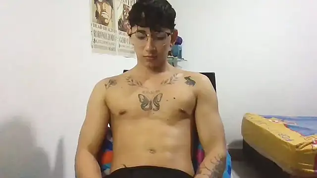 Snapshot of Dillom420 chatting on February 14, 4:15 am Dillom420 online show from February 14, 4:15 am