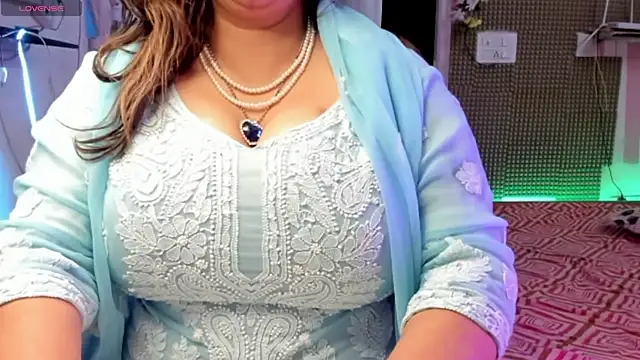 Gulabi Queen online show from March 9, 3:38 pm