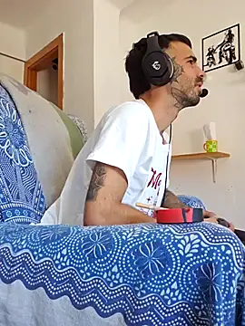 Snapshot of charlye_inkkkk chatting on February 26, 2:14 pm charlye inkkkk online show from February 26, 2:14 pm