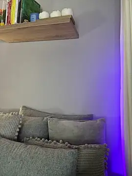 Snapshot of FridaKlein chatting on December 7, 1:14 am FridaKlein online show from December 7, 1:14 am