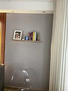 Snapshot of FridaKlein chatting on March 4, 11:32 pm FridaKlein online show from March 4, 11:32 pm